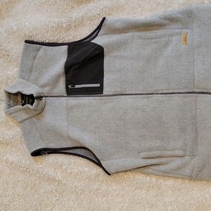 Nearly new BASS EXPLORER vest Size LG